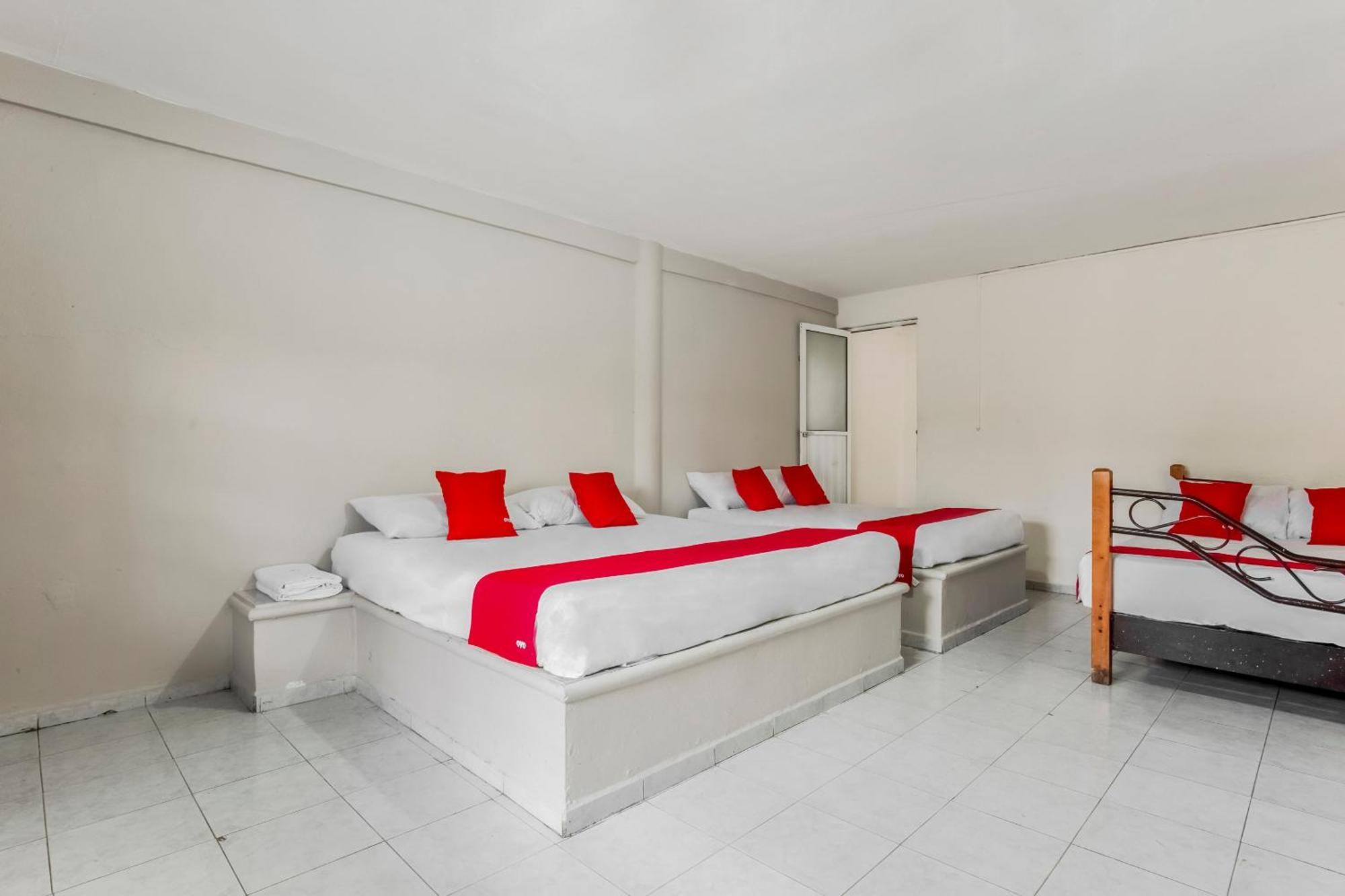 Oyo Hotel Jaguar Cancún Extérieur photo