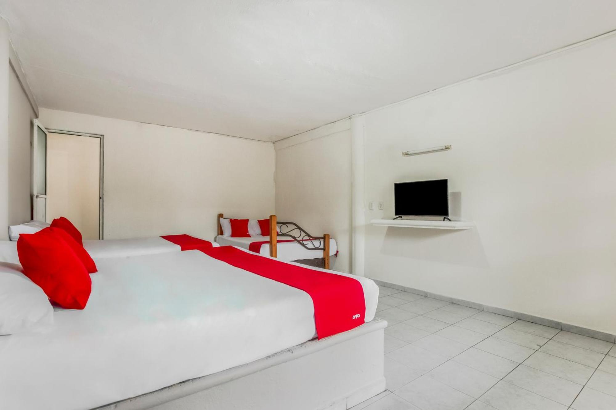 Oyo Hotel Jaguar Cancún Extérieur photo